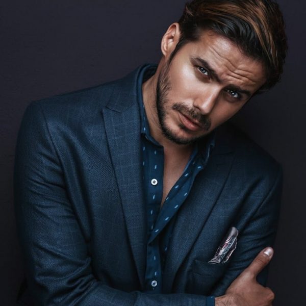 Expert barber in GQ Men's Hair Lounge giving a luxury skin fade haircut in JLT, Dubai Marina.